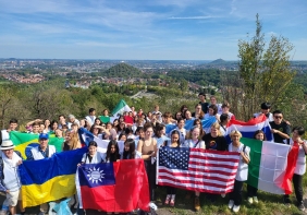 Toute la troupe au sommet du Terril n° 3